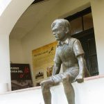 Museo del Che - Estatua frente - Che niño