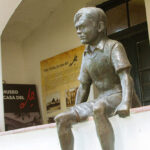 Museo del Che - Estatua frente - Che niño
