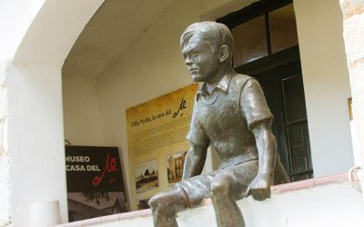 Museo del Che - Estatua frente - Che niño
